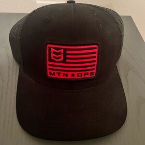 Mtn Ops flag trucker black OS